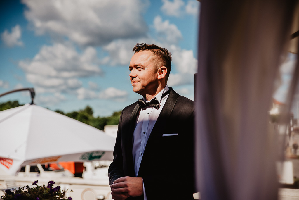 pan młody czeka na panne młodą 