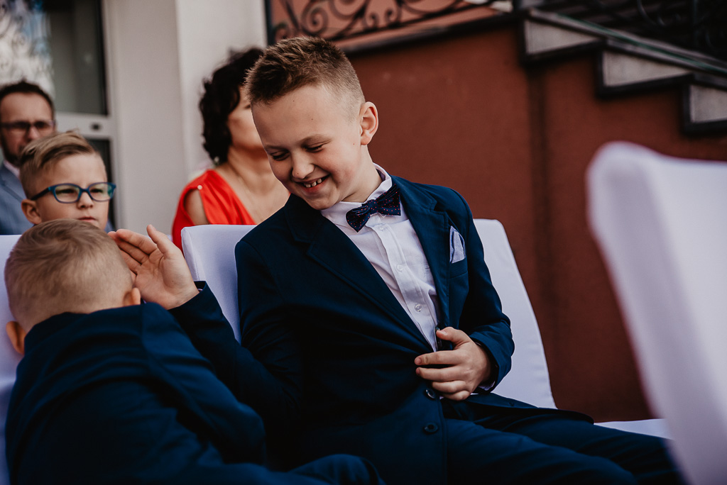 dzieci na ślubie cywilnym 