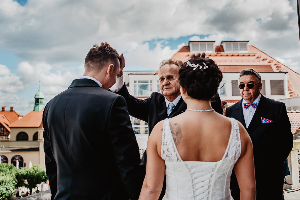 błogosławieństwo rodziców przed ślubem pary młodej Trójmiasto fotografia