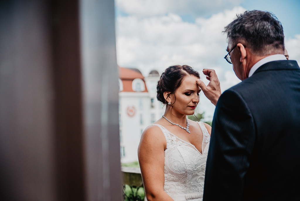błogosławieństwo rodziców przed ślubem pary młodej Trójmiasto fotografia