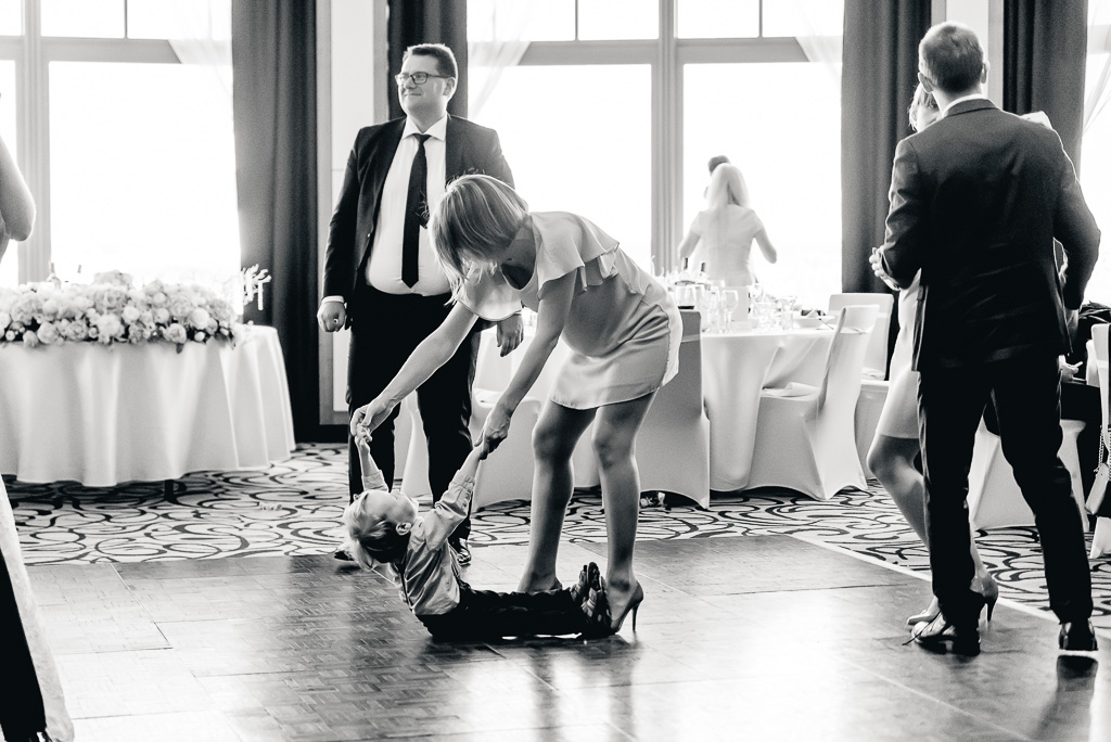 dzieci na weselu co robić zapraszać czy nie