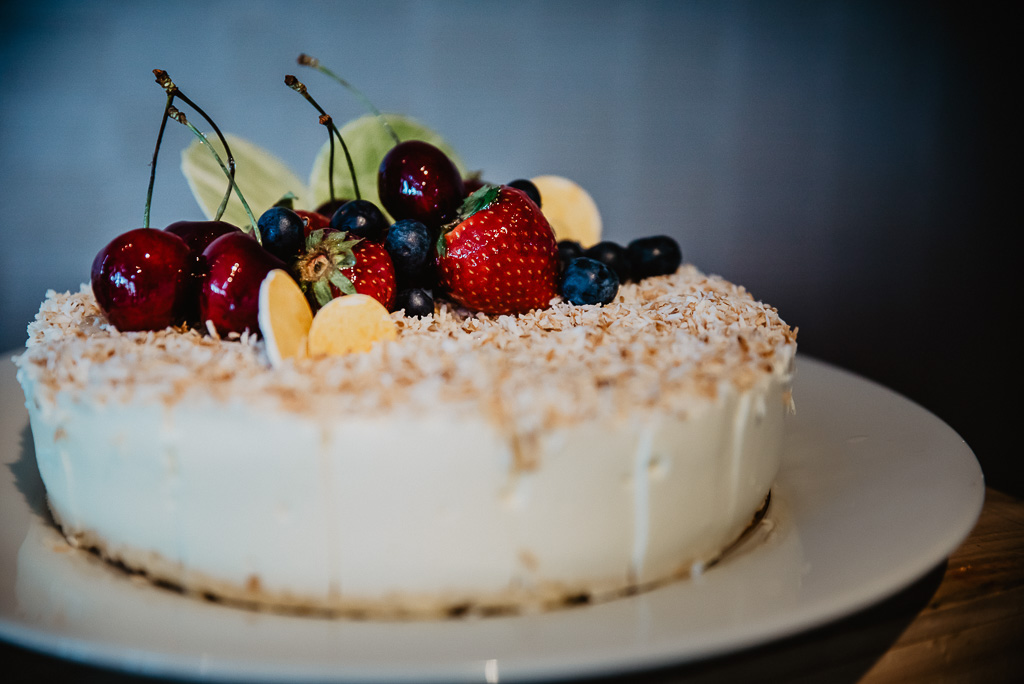 cieasto weselne Trójmiasto z owocami