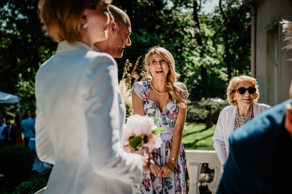 świadkowa panny młodej sukienka w kwiaty