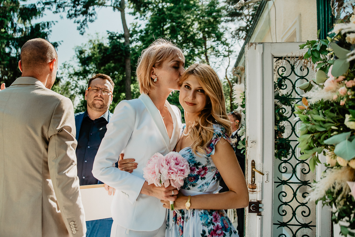 panna młoda i świadkowa na ślubie Gdańsk