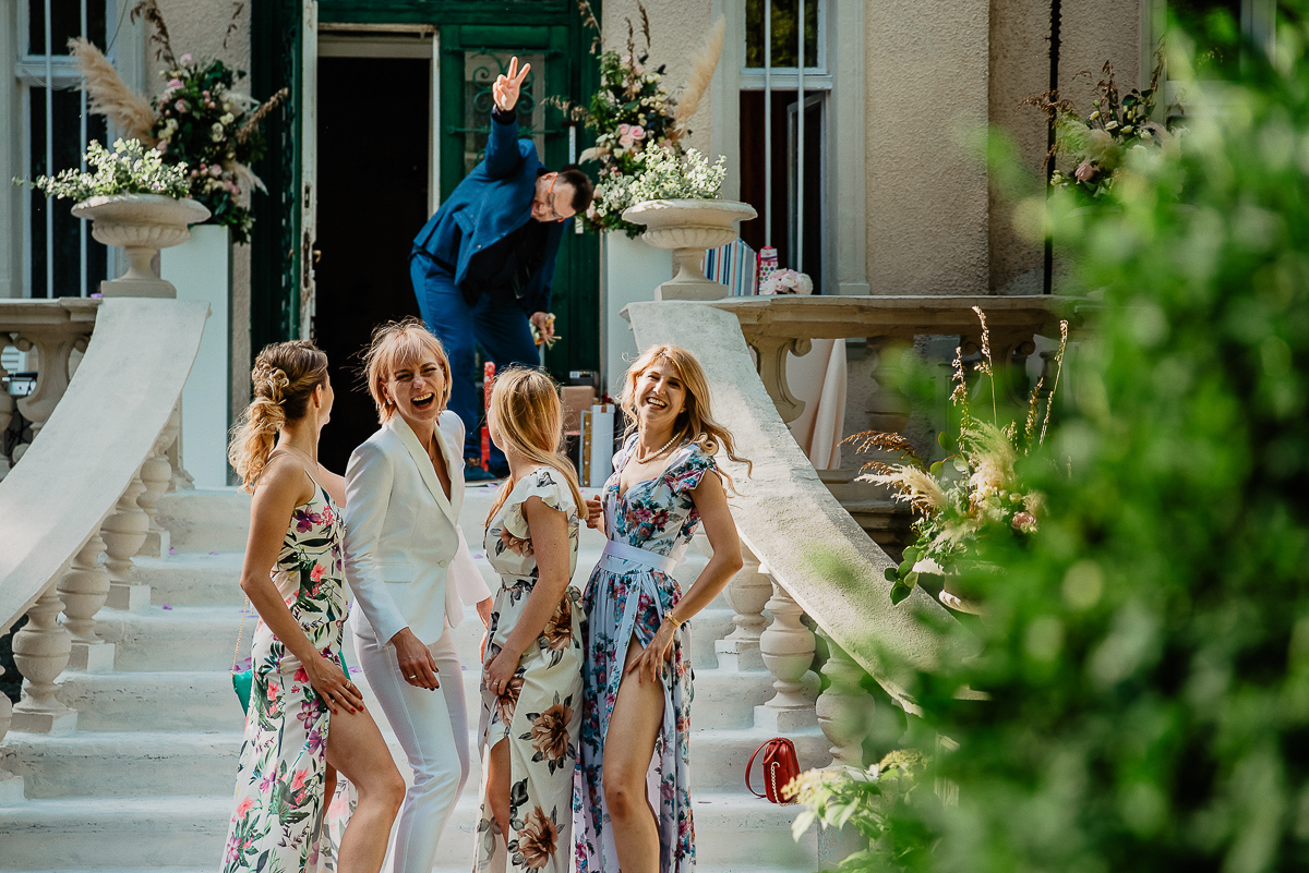 zdjęcia z druhnami ślub w ogrodzie