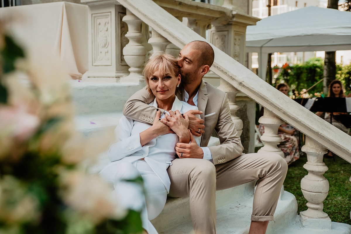 zdjęcia ślubne plener podczas reportażu